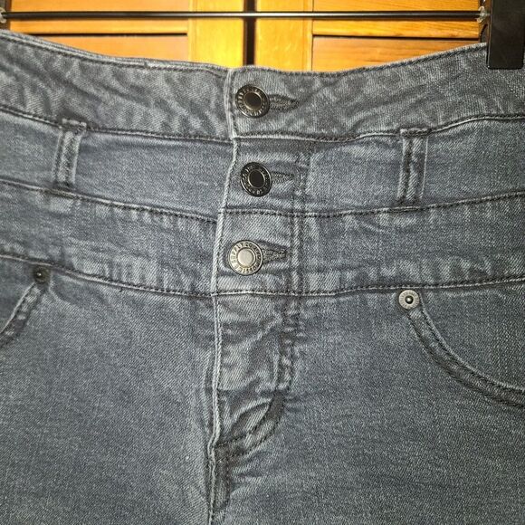 Mossimo Supply Co High Rise Shorty Jean Shorts Size 7 - Picture 4 of 6